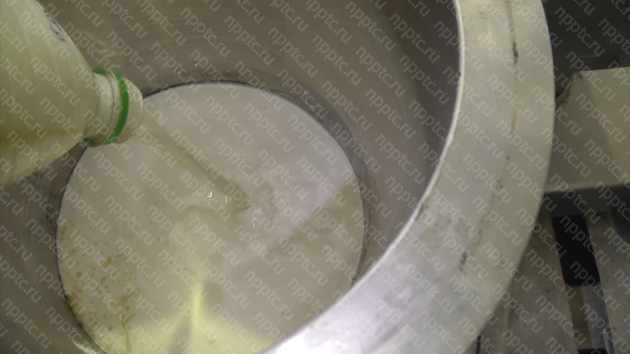 Эксперимент по смешиванию гидроксида извести и стеклянного порошка со связкой 