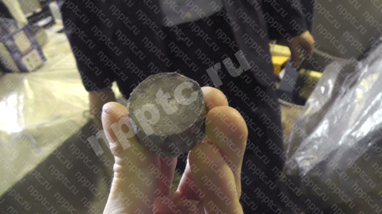 Эксперимент по прессованию кускового молибдена 