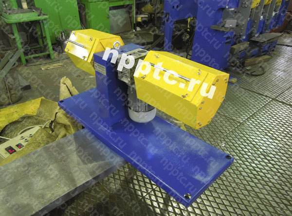 Галтовочная установка с двумя вращающимися барабанами