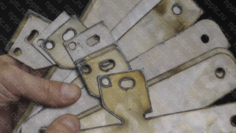 Пробная галтовка металлических пластин 